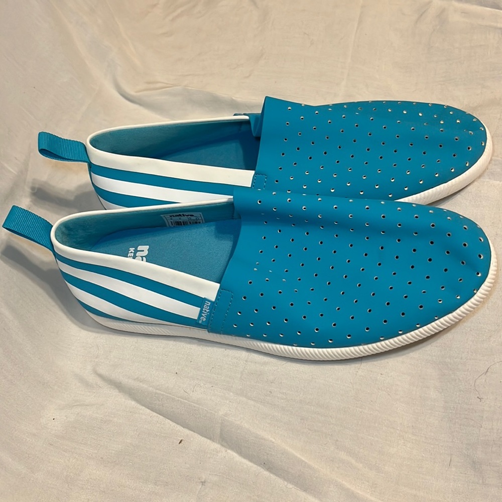 Native turquoise & white slip on shoes sz mens 9/wmns 10.5 NWOT